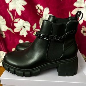 Brand NEW Madden Girl Size 9.5 Honey-C Black Chain Chunky Platform Chelsea Ankle